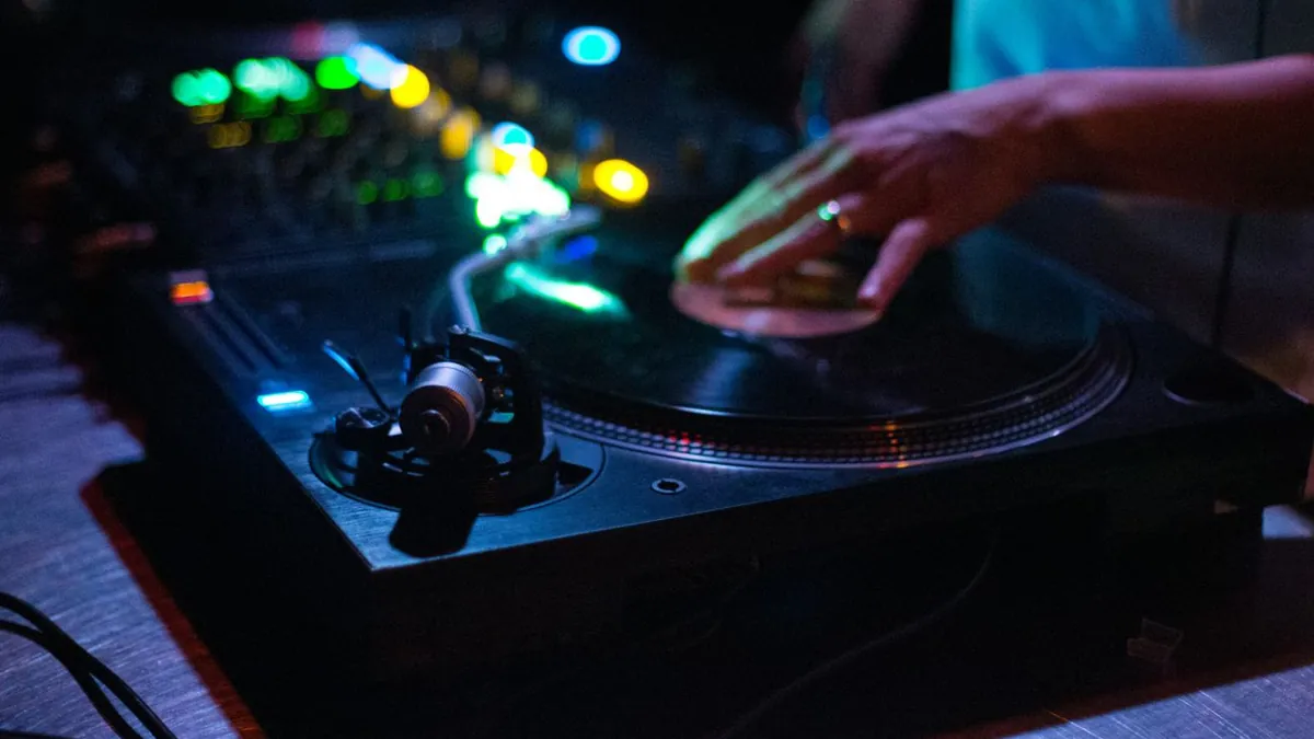 DJ paslaugos Vilniuje – muzika vestuvėms ir vakarėliams